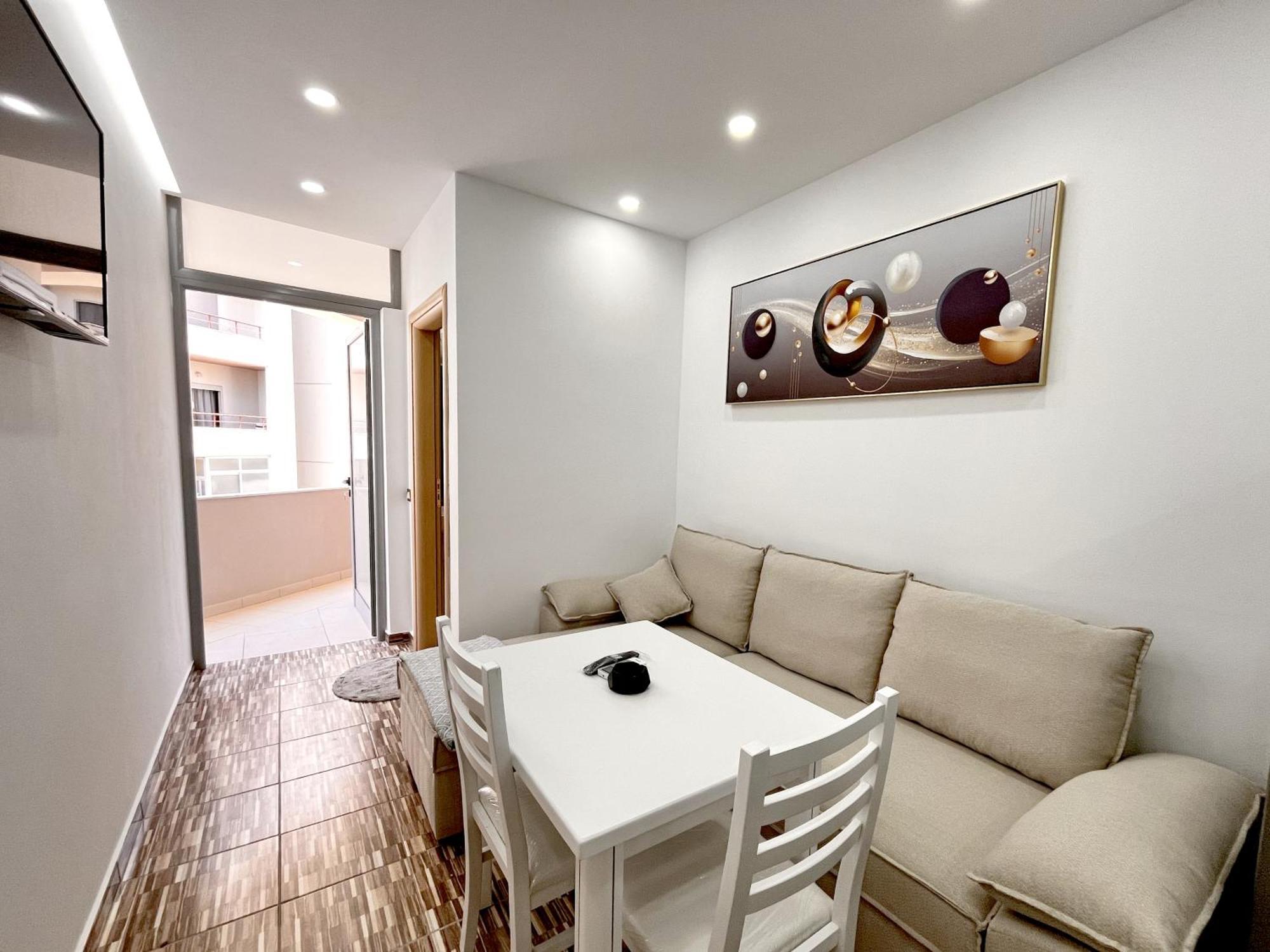 Kam Apartments In The City Center Vlorë Esterno foto
